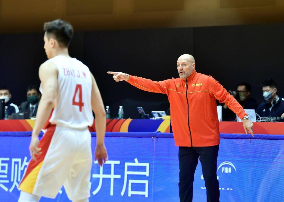 ——萨卡在比赛中更具侵略性了这也是一种不同的优势，他可以打进一些并不漂亮的进球，并能参与到可以为队友带来优势的行动中，就像在伯恩利那场比赛里，他为特罗萨德送的头球助攻那样。